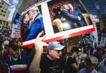 Milioane de americani au protestat contra lui Trump și a preluării puterii în SUA de către miliardari: ”Jos mâinile!”