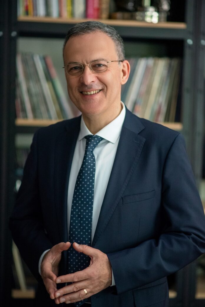 Răzvan Dumitrescu: Vin “lebedele negre” în campanie electorală!