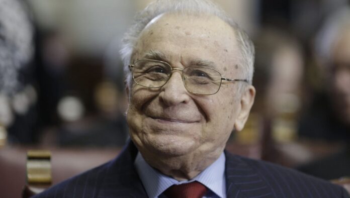 Hai că asta-i culmea! Ion Iliescu îl felicită pe Nicușor Dan