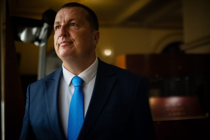 Economistul Andrei Rădulescu (Bretton Woods Committee): Acestea sunt măsurile economice pe care le-aș lua înainte de creșterea taxelor! (QMagazine)