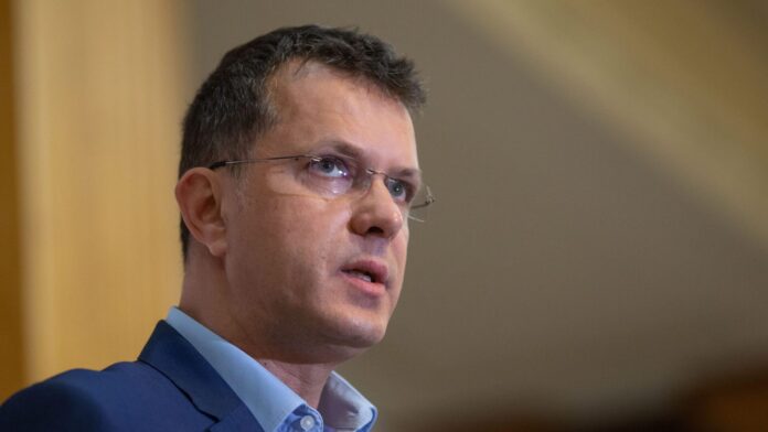 Viitorul ministru al Apărării la fabrica de diplome Bioterra