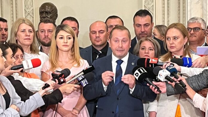 Grupul de parlamentari ”Întâi România”, de la suveranism la oportunism! Așa îl răsplătește Sistemul pe Ponta pentru trădare?!