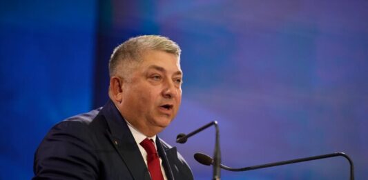 Liberalul Alin Tișe, șeful CJ Cluj: “Vreți anticipate PNL? Mergeți la oameni! Veți lua roșii în cap și veți vedea unde ați dus această țară!”