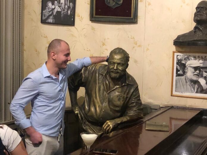 126 ani de Ernest Hemingway – Jurnalist și romancier, iubitor al sportului, vânător și pescar, tată, OM