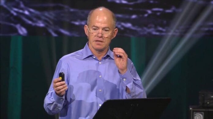 Mecanismul de influență al lui Don Lothrop în România și cum români din diaspora au fost păgubiți cu milioane de euro în proiectul Șoimeni Parc SA