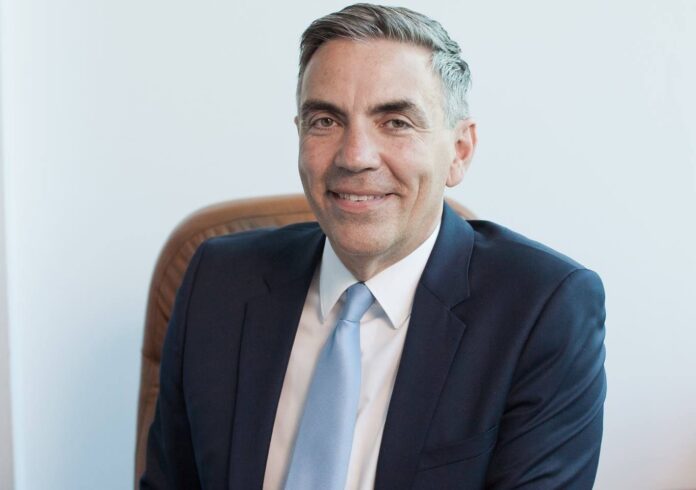 Cătălin Pena: Prietenii domnului Anastasiu. Și dă-i, și luptă!