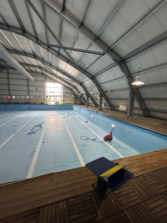 Deputatul Andrei Gușă: Primarul nicușorist Polițeanu blochează cel mai mare centru de înot din Prahova!