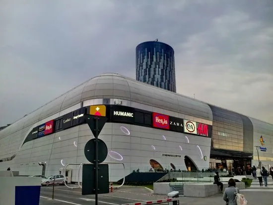 Mall-uri în care cad victime copii