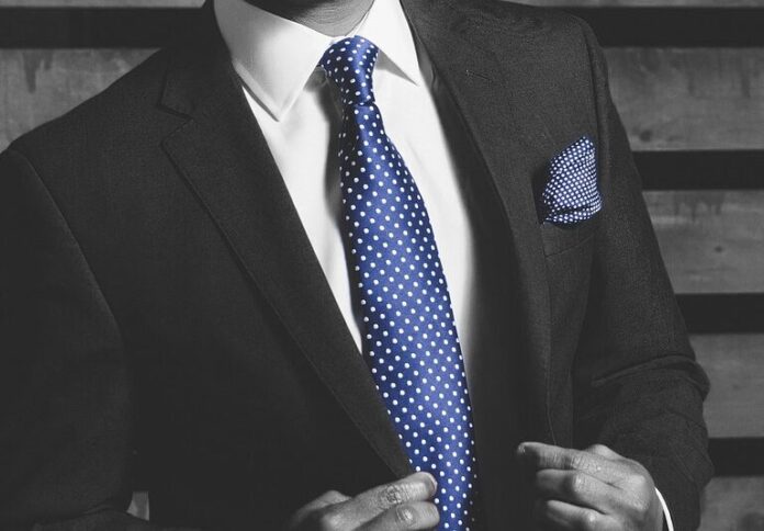 ANRE, compania de stat cu cele mai mari salarii și sinecuriști de partid. Șeful încasează 15 mii de euro net pe lună!