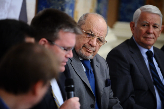 Ambasadorul Ioan Donca, mărturii despre Nicolae Ceaușescu: ”Avea o inteligență nativă și memorie ieșită din comun. Kissinger i-a cerut de trei ori sfatul!” (EVZ)