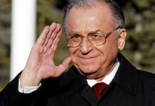 Man: Ion Iliescu este expresia și protejatul securismului românesc, vina lui principală este c-a girat supraviețuirea părții nocive a statului totalitar român! Iliescu a generat un sistem de putere submediocru dpdv intelectual. Singurul lui merit e că n-a pus justiția pe urmele categoriilor profesionale, așa cum a făcut Băsescu