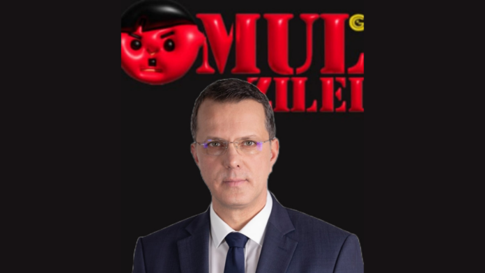 Omul Negru al Zilei, Ionuț Moșteanu. Dinamitează intenționat serviciul secret al ministerului pe care-l conduce, deoarece vrea “liber” pentru decizia achizițiilor de armament prin “SAFE”. ”După vaccinuri, Ursula cumpără drone și bombe!”