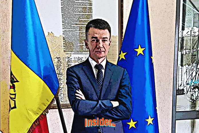 Spion KGB, reținut pe Aeroportul Timișoara, în drum spre Universitatea de Vest. #RețeauaCOLDEA