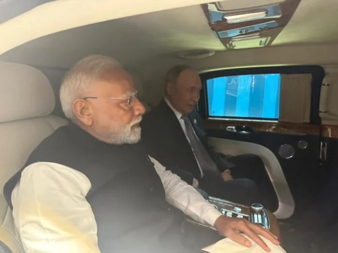 “Frăția” Putin-Modi arătată printr-o plimbare cu limuzina “Țarului”