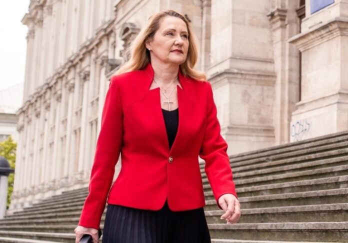 Elena Lasconi revine cu declarații-bombă în emisiunea lui Cristache! ”A fost o lovitură de stat în decembrie 2024, iar Nicușor Dan a fost ales dinainte de către Sistem, pentru că avea niște scheleți în dulap!”