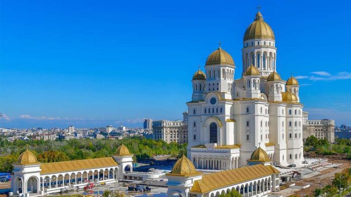 Marius Ghilezan despre ceremonia inaugurării Catedralei Naționale, o mare realizare pentru ortodoxie, dar puternic contestată de români