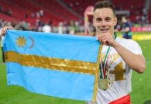 Un jucător născut în România care nu vorbește românește. Cu steagul secuiesc în spate și tăcerea autorităților în față