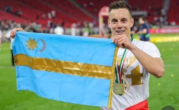 Un jucător născut în România care nu vorbește românește. Cu steagul secuiesc în spate și tăcerea autorităților în față