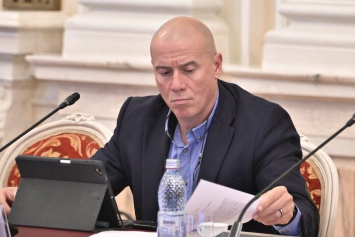 SRS: Andras Demeter acționează în mod samavolnic chiar contra interesului național, vrea să distrugă cultura, îl bănuiesc c-ar fi agent dublu!