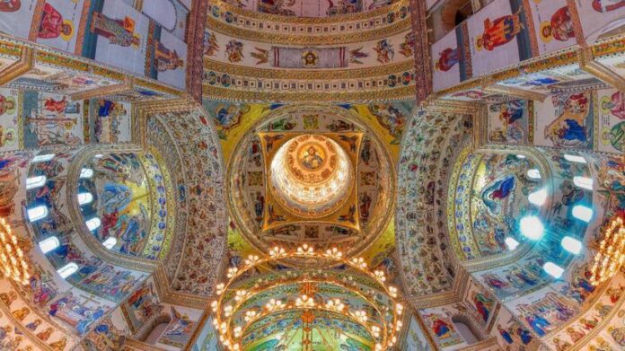 Toate detaliile despre construcția și ceremonia de inaugurare a Catedralei Naționale, cea mai mare biserică ortodoxă din lume. 15 ani de lucrări, costuri de peste 200 de milioane de euro, 2500 de invitați oficiali