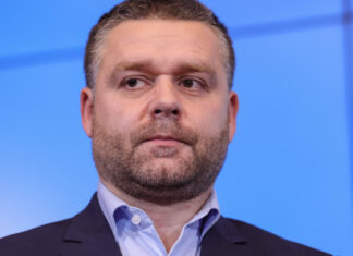 Omul Zilei, Ciprian Ciucu. Prin cererile repetate de retragere a lui Drulă în favoarea sa, în fața așa-zisului pericol Anca Alexandrescu, liberalul o ajută major pe candidata AUR. Dacă nu e un plan al Sistemului, atunci e disperare și prostie!