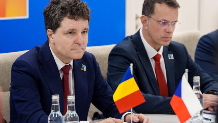 Nicușor și Moșteanu. Când limbajul înlocuiește competența: președintele și ministrul care vorbesc despre război ca despre o știre de la televizor!