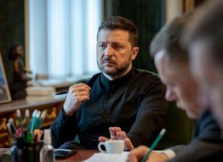 Dan Diaconu analizează posibilitatea ca Zelensky să fie (auto)eliminat de la conducerea Ucrainei din cauza scandalurilor de corupție.