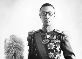 Senzaționala poveste a vieții ultimului împărat al Chinei, cu pușcărie, măturat de străzi și acuzații de homosexualitate!