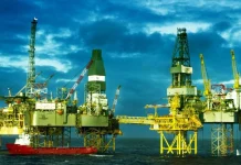 Jocul pervers al OMV Petrom. Extrage gaz din Marea Neagră, dar taie locuri de muncă!