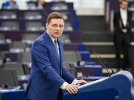 Premieră politică: un vicepreședinte al Parlamentului European admite public existența unei probleme în relația SUA–România!