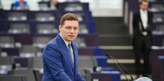 Premieră politică: un vicepreședinte al Parlamentului European admite public existența unei probleme în relația SUA–România!