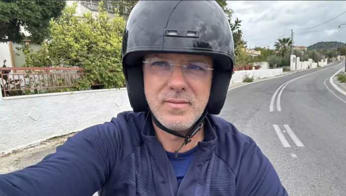 Ăsta este ministrul Apărării din România. Mai rău de atât nici că se poate: Ionuț Moșteanu!