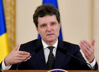 Nicușor Dan semnalizează pro-AUR din Franța, apoi nuanțează fără a se dezice: ”Cei care votează pentru AUR nu sunt nici extremiști, nici pro-ruși, dar partidul are narative pro-ruse!”