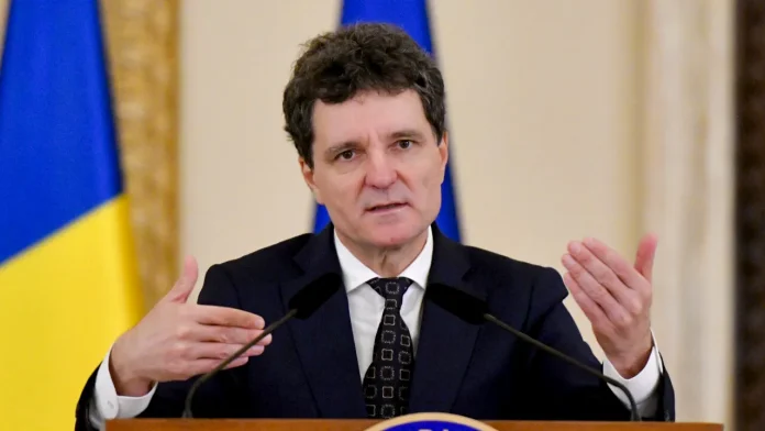 Nicușor Dan semnalizează pro-AUR din Franța, apoi nuanțează fără a se dezice: ”Cei care votează pentru AUR nu sunt nici extremiști, nici pro-ruși, dar partidul are narative pro-ruse!”