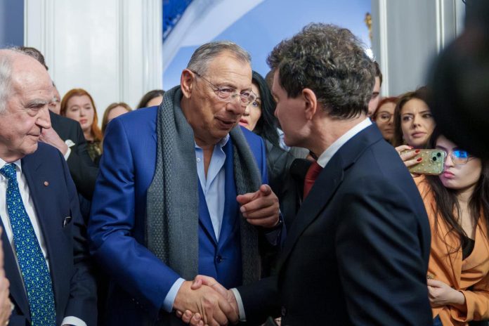 Nicușor Dan expune public relația sa cu Sir George Iacobescu, britanicul de origine română decorat de Bolojan. Cozmin Gușă explica acum 7 luni natura relaționării dintre cei doi!