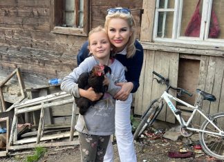 Alin Tișe a ignorat-o cu sictir pe Rocsana Contraș, speranța copiilor sărmani din Cluj