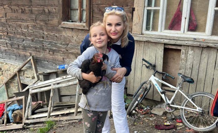 Alin Tișe a ignorat-o cu sictir pe Rocsana Contraș, speranța copiilor sărmani din Cluj