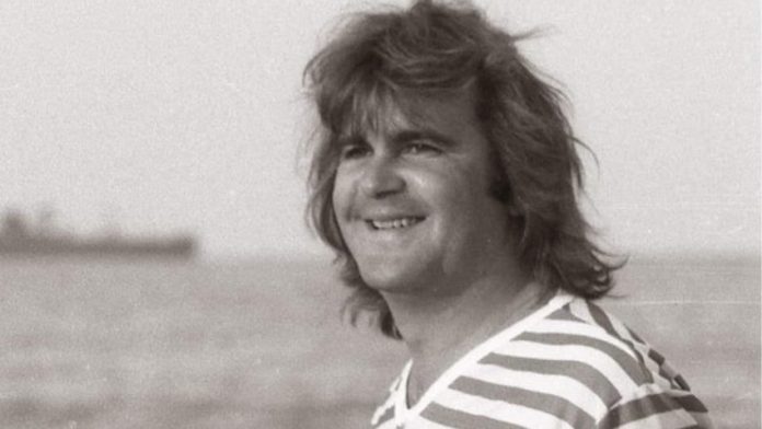 Gușă: Acum 21 de ani Teo Peter a fost ucis la București de un bolid al Ambasadei SUA, nimeni n-a fost anchetat și pedepsit. ”Cine uită, nu merită!”