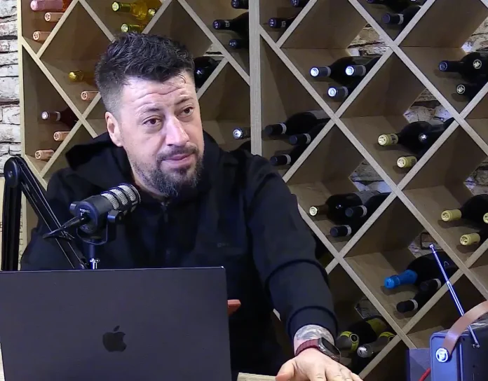 Liviu Alexa: Gay-ul neasumat Boloş îl CURteazǎ pe Nazare pentru preşedinția BID. Rizea scoate pe Tik Tok nume noi din masoneria homosexualǎ. Podcastul ce trebe urmǎrit de toți târgmureşenii