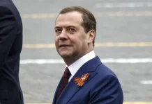 Dmitri Medvedev îl șicanează pe Trump: “Să se grăbească cu Groenlanda, locuitorii fac referendum că vor cu Rusia! Nu vor apărea steluțe noi pe steagul SUA.”