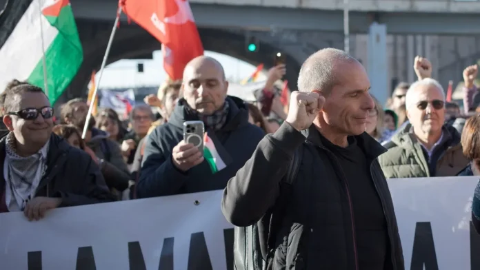 Ianis Varoufakis pedepsit pentru declarațiile contra “ocultei mondiale”, a fost convocat la Poliție pe baza unor acuzații false!