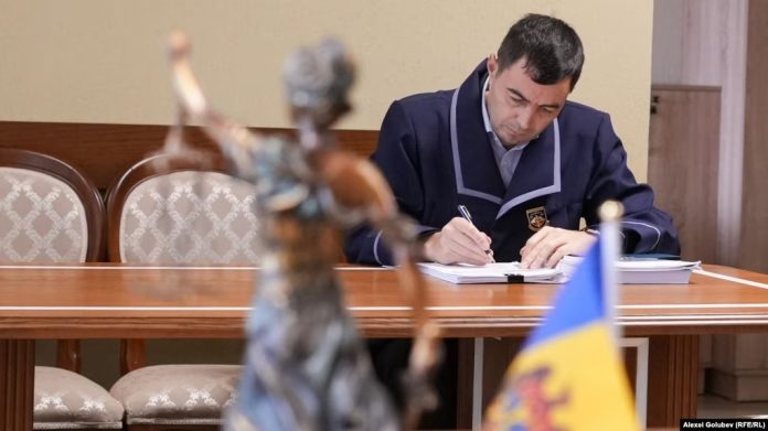 O româncă “l-a dat în gât” pe miliardarul Plahotniuc. Dezvăluiri despre averea sa și filiera românească! O româncă “l-a dat în gât” pe miliardarul Plahotniuc. Dezvăluiri despre averea sa și filiera românească!