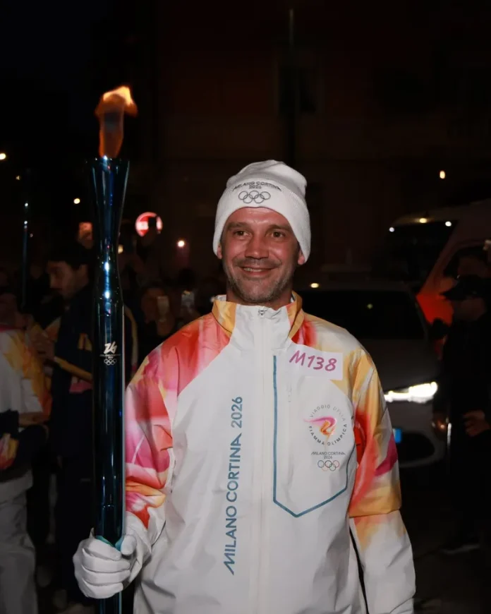 Moment de mândrie sportivă pentru România. Cristian Chivu, purtător al torței olimpice!