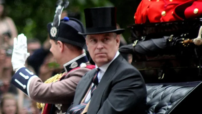 BBC: Guvernul britanic vrea să-l elimine pe prințul Andrew din linia de succesiune la tron!