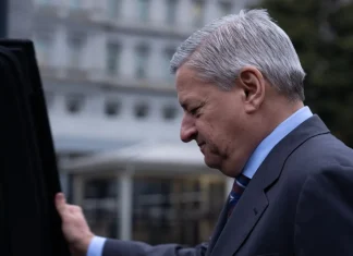 Bătălie uriașă în SUA pentru controlul televiziunilor. NETFLIX abandonează lupta în urma intervenției lui Trump?!