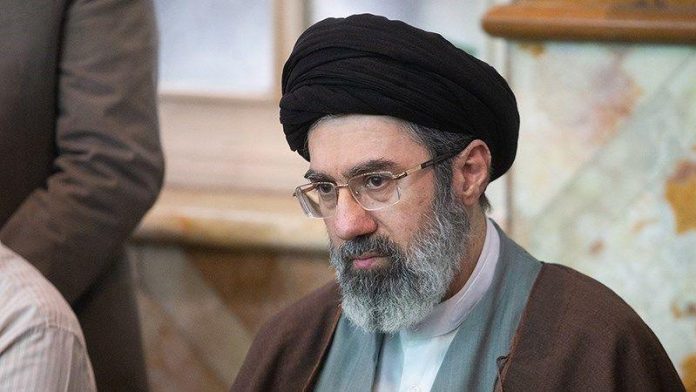 Iranul îl sfidează pe Trump şi îl numeşte pe fiul lui Khamenei drept succesor. Este de aşteptat ca noul lider suprem să înăsprească controlul! Iranul îl sfidează pe Trump şi îl numeşte pe fiul lui Khamenei drept succesor. Este de aşteptat ca noul lider suprem să înăsprească controlul!