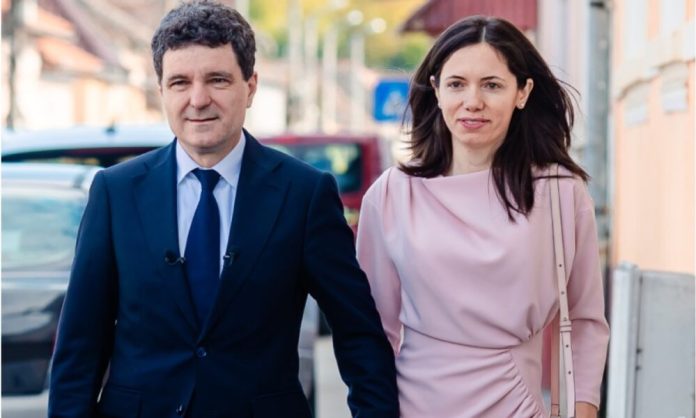 Viorel Ioniță (COTIDIANULHD): Mirabela Grădinaru poate fi ”Primă-Doamnă”?! Viorel Ioniță (COTIDIANULHD): Mirabela Grădinaru poate fi ”Primă-Doamnă”?!