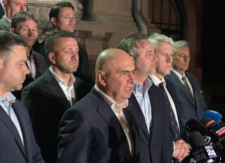 Criza politică din RO în presa internațională (Reuters, AFP, EFE, POLITICO): Pe români îi așteaptă luni de instabilitate cu decăderea ratingului financiar al țării!