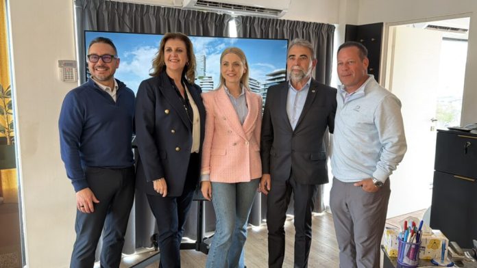 Prim-vicepreședintele TRUMP ORGANIZATION confirmă proiectele de investiții americane în România! (POLITICLIVE) Prim-vicepreședintele TRUMP ORGANIZATION confirmă proiectele de investiții americane în România! (POLITICLIVE)