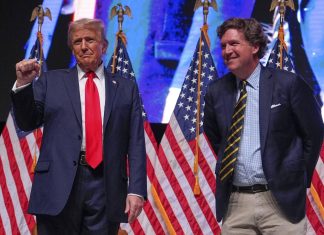 Tucker Carlson își cere scuze că l-a promovat pe Trump: Am indus în eroare oamenii